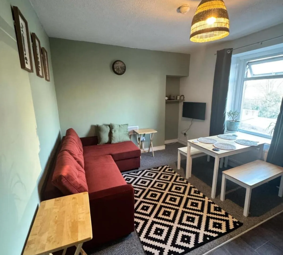 One Bedroom Apartment - Swansea Centre & Train Stn