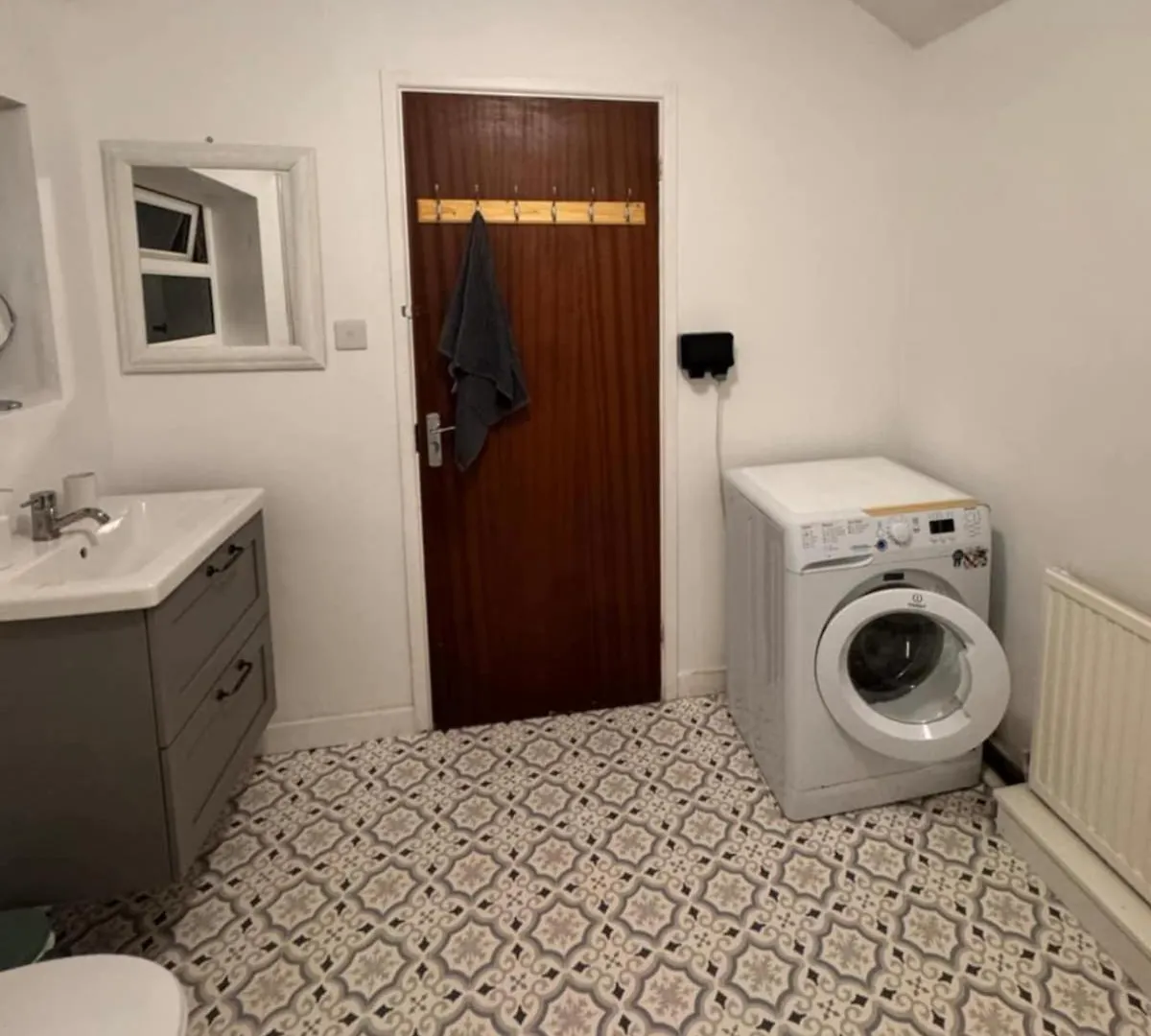 One Bedroom Apartment - Swansea Centre & Train Stn