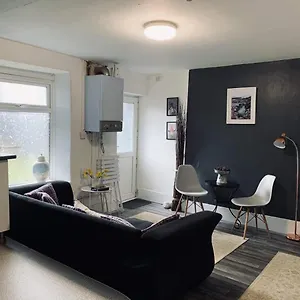40 Carlton Tce F1 Apartment